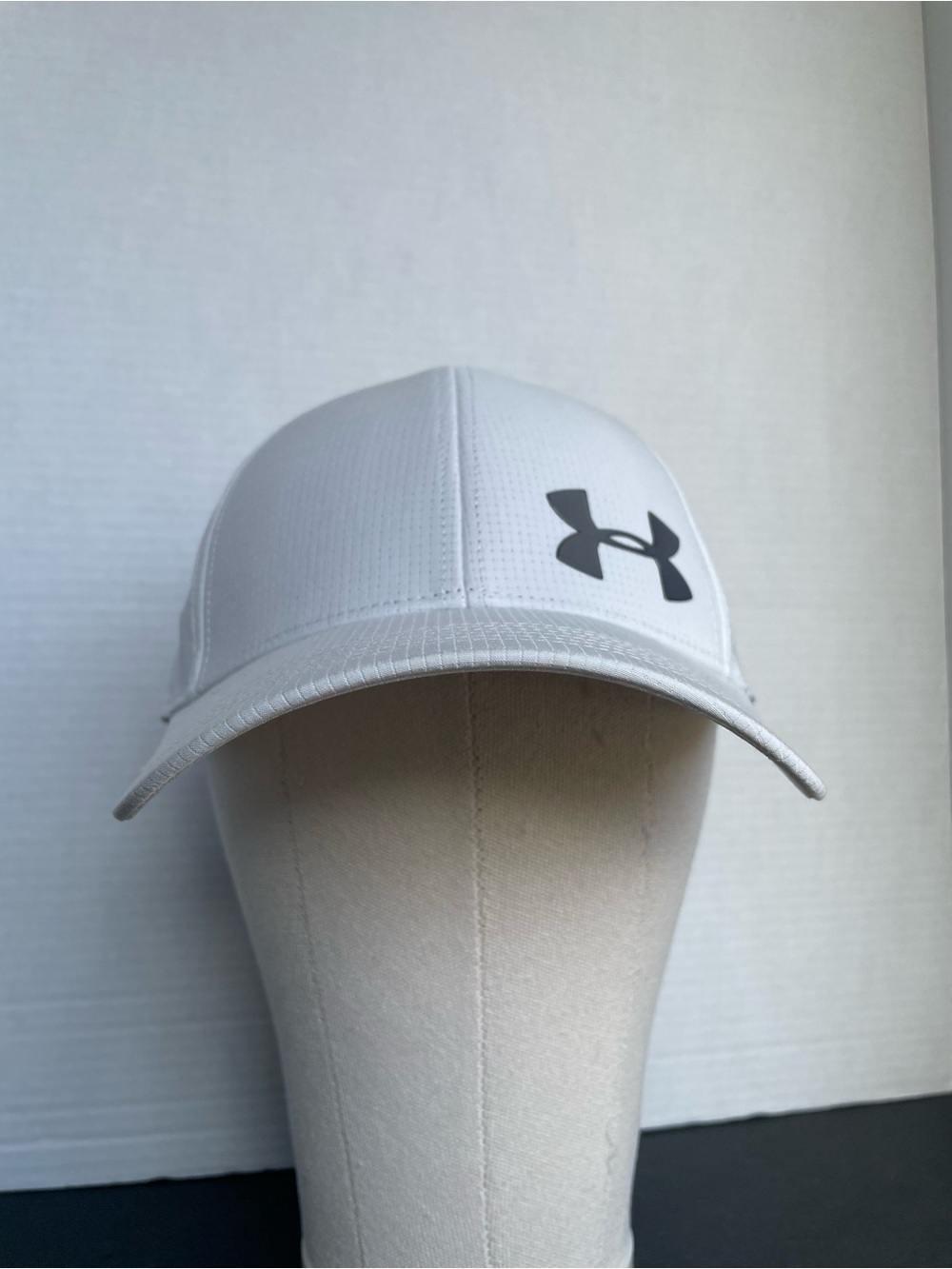 Under Armour White Baseball Golf Activewear Cap Quick Dry Mens Fitted L/XL